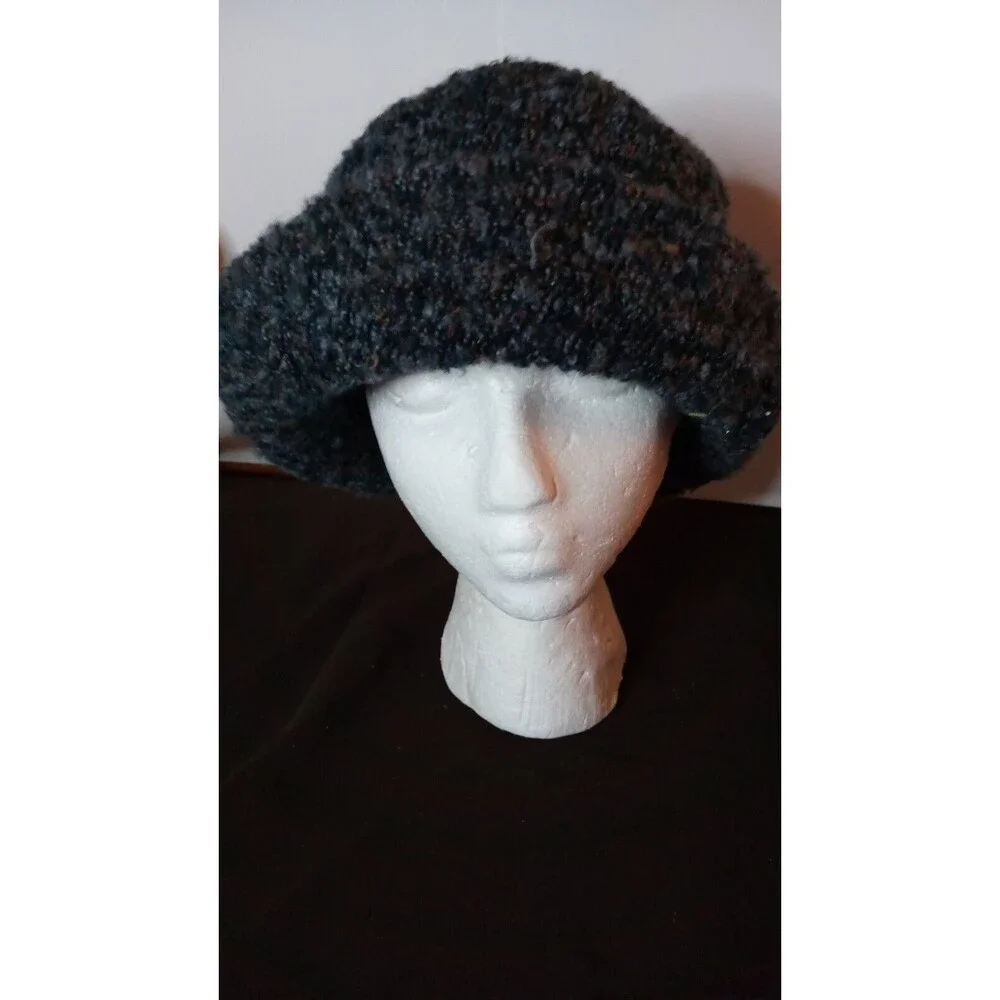 Passports‎ Woman's Green Hat